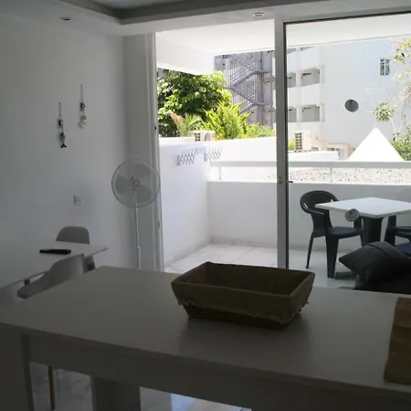 Riky Lovely Apartment, Americas * אדחה